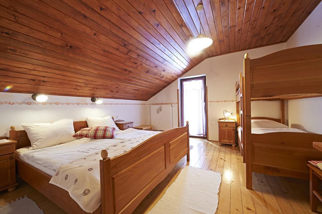 Hotel Tourist Farm Stern Pri Kovacniku Fram Zimmer foto